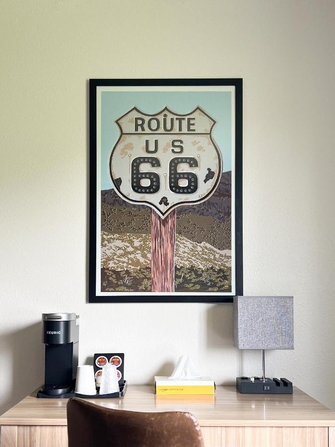 Hotel The Trail - Atlanta, Illinois - Route 66, I-55 *